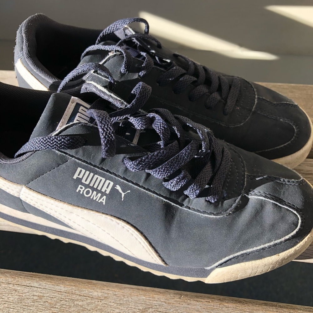 Puma big kid Roma Shoes GUC